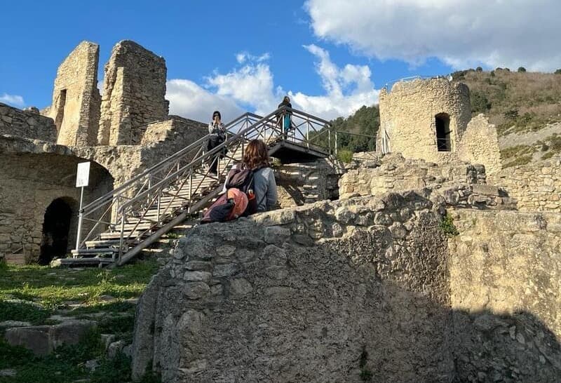 Escursione Il Sentiero dei 3 Castelli a Cleto