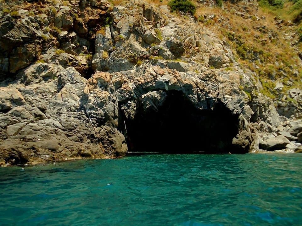 Escursioni in barca Grotte Costa Viola da Scilla